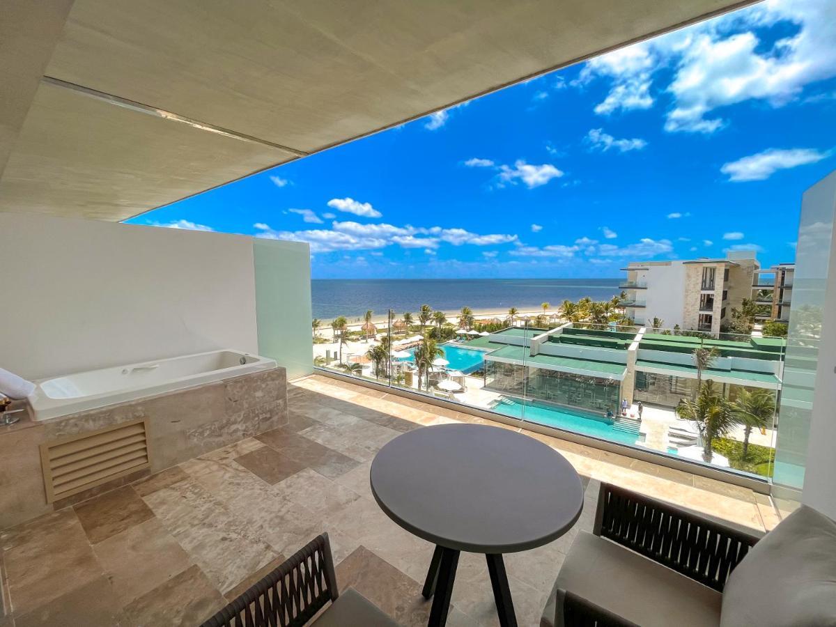 Haven Riviera Cancun (Adults Only) Alfredo V. Bonfil Εξωτερικό φωτογραφία Oceanfront view from a suite at the Grand at Moon Palace