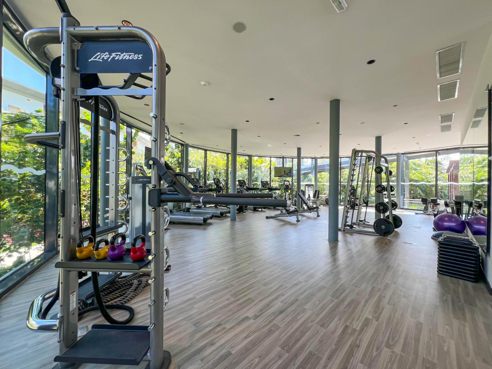 Haven Riviera Cancun (Adults Only) Alfredo V. Bonfil Εξωτερικό φωτογραφία Life Fitness gym at the 10th floor of the hotel