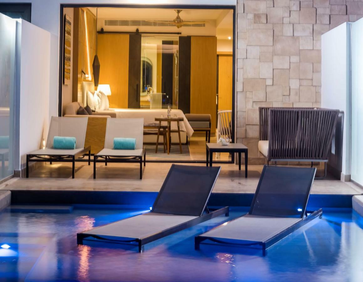 Haven Riviera Cancun (Adults Only) Alfredo V. Bonfil Εξωτερικό φωτογραφία A pool villa at the hotel